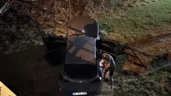 Bursa'da navigasyon yanlış gösterdi, otomobil dereye uçtu
