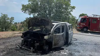 Manisa'da seyir halindeki kamyonette yangın
