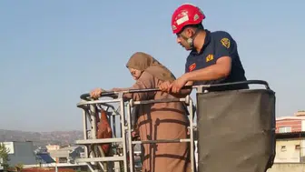 Aydın Efeler'de asansörde mahsur kalan 80 yaşındaki kadın itfaiye tarafından kurtarıldı