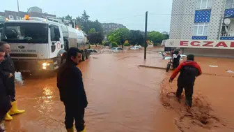 Kırşehir'de etkili olan sağanak yağış sele neden oldu
