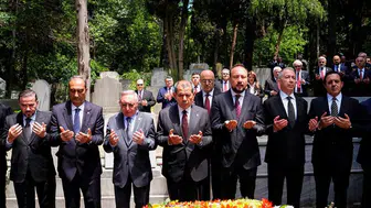 Dursun Özbek, Ali Sami Yen ve Süleyman Seba'nın kabrini ziyaret etti