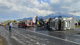 Ağrı Patnos'ta zincirleme kaza : 1 ölü, 4 yaralı