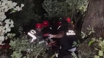 Osmaniye'de otomobil uçuruma yuvarlandı : 3 kişi yaralı olarak kurtarıldı