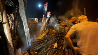Konya Beyşehir'de depo yangını : Ekipler alevleri büyümeden kontrol altına aldı