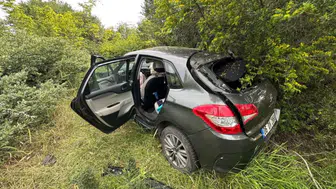 Çanakkale'de otomobil şarampole devrildi : 2 yaralı