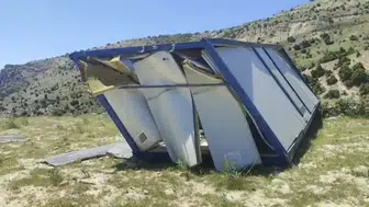 Tunceli'de fırtına etkisi : Konteyner 100 metre sürüklenip kullanılamaz hale geldi