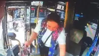 Adana'da bir kadın şoförünün parasını çaldı