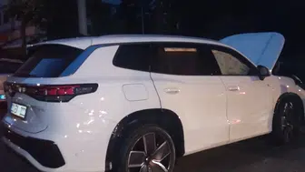 Kadıköy'de iki otomobil çarpıştı, 2 kişi yaralandı