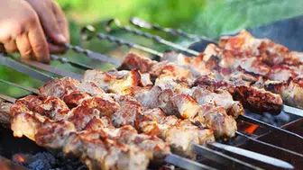 Mangal ustalarının gizli sırrı ortaya çıktı! Kömürün üzerine serpilen bir tutam tuzun etkisi şaşırtıyor