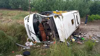 Tur minibüsü şarampole yuvarlandı : 5 ölü, 25 yaralı