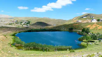 Dipsiz Göl'ün rengi sarıya döndü : Yağışlar sebep gösterildi