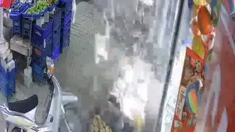 Manisa'da sıcak hava sirke şişesini bomba gibi patlattı