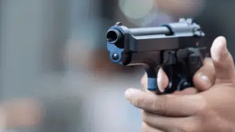 Mersin Tarsus'ta baba oğlu tarafından 3 kurşunla yaralandı