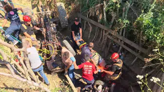 Bursa'da traktörün altında kalan dede ve 2 torunu yaralandı