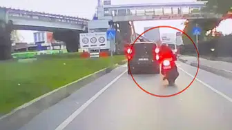 Samsun'da motosiklet park halindeki araca çarptı, sürücü yaralandı