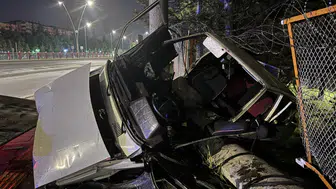 Kayseri'de kaza : Otomobil bahçeye uçtu, 3 yaralı