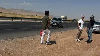 Mardin'de kontrolden çıkan otomobil demir bariyerlere çarptı : 3 yaralı