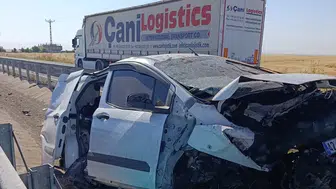 Mardin'de otomobil refüje çarptı : 1 ölü, 2 yaralı