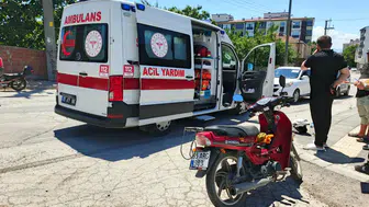 Bafra'da otomobile çarpmamak için fren yapan motosikletli yaralandı