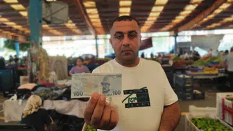 Adana'da Ömer ve Özge sırrı : Aşkını paralara yazıp pazarda dağıttı
