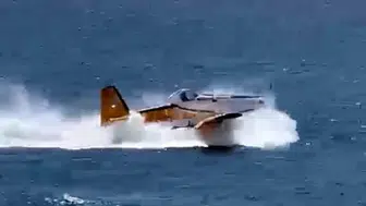 Çanakkale'de denizden su alırken havalanamayan yangın uçağı kıyıya çekildi
