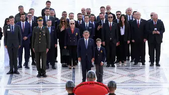 Galatasaray Başkanı Dursun Özbek Anıtkabir’i ziyaret etti