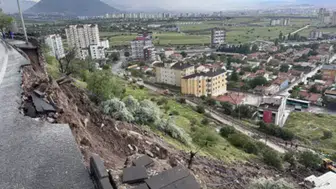 Kayseri'de sağanak nedeniyle istinat duvarı çöktü