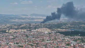 Denizli'de kauçuk fabrikasında yangın : Ekipler müdahale ediyor