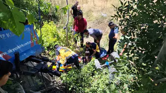 Malatya'da çapa motoru dere yatağına devrildi : 3 yaralı