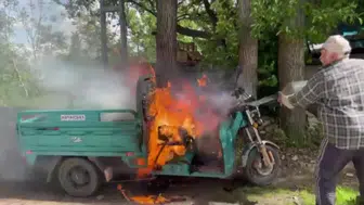 Amasya'da elektrikli motosiklet şarj ederken patladı !