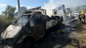 Balıkesir'de saman yüklü kamyonet alev aldı : Yangın ormana sıçradı