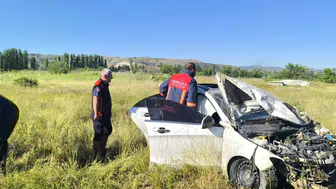 Çorum'da kaza : Otomobil şarampole devrildi