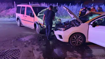 Tekirdağ Saray'da otomobil ile kamyonet çarpıştı : 4 yaralı