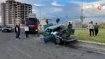 Kayseri'de otomobil refüje çıktı : 1'i ağır 4 kişi yaralandı