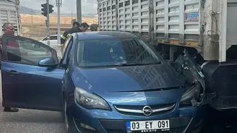 Siirt'te otomobil tırın yakıt deposuna çarptı