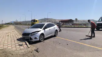Batman'da 2 araç çarpıştı, 3 kişi yaralandı