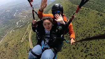 Kayseri'de 32 yaşındaki Down sendromlu Zekiye'nin yamaç paraşütü hayali gerçek oldu