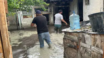 Burdur'da sağanak yağış etkili oldu, bazı evleri su bastı