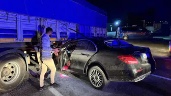 Batman'da otomobil, tırın altına girdi : 1'i ağır 2 yaralı