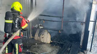 Balıkesir'de odunluk deposunda yangın çıktı