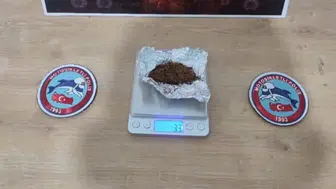Edirne'de okul önünde uyuşturucu operasyonu : 2 kişi yakalandı