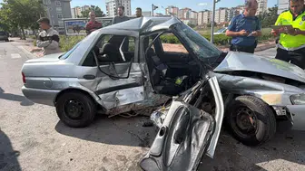 Kayseri'de 3 araçlı zincirleme trafik kazası : 5 yaralı