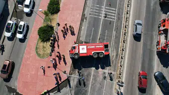 İstanbul’da yangına giden itfaiye aracı kaza yaptı : 2 personel yaralandı