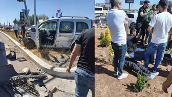 Diyarbakır Bağlar'da kaza : 2 araç çarpıştı, 3 kişi yaralandı