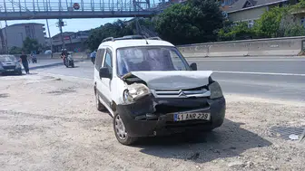Kocaeli'de hafif ticari araç otomobile arkadan çarptı : 2 yaralı