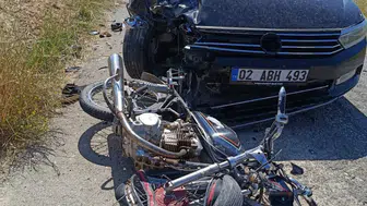 Adıyaman'da otomobil ile motosiklet çarpıştı : 2 yaralı