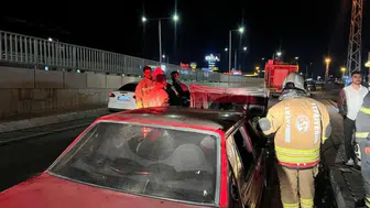 Antakya'da seyir halindeki otomobilde yangın çıktı