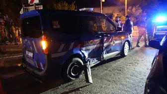 Gümüşhane'de kaza : Alkollü sürücü jandarma aracına çarptı