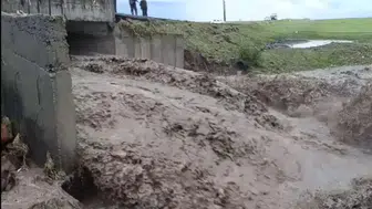Kars'ta şiddetli yağış sele neden oldu : Köy yolu ulaşıma kapandı