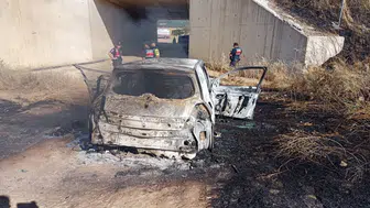 Balıkesir'de devrilen otomobil alevlere teslim oldu : 4 yaralı